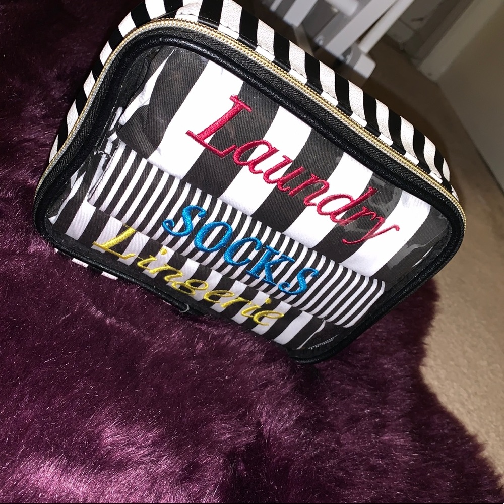 Laundry to go bag and cosmetic case